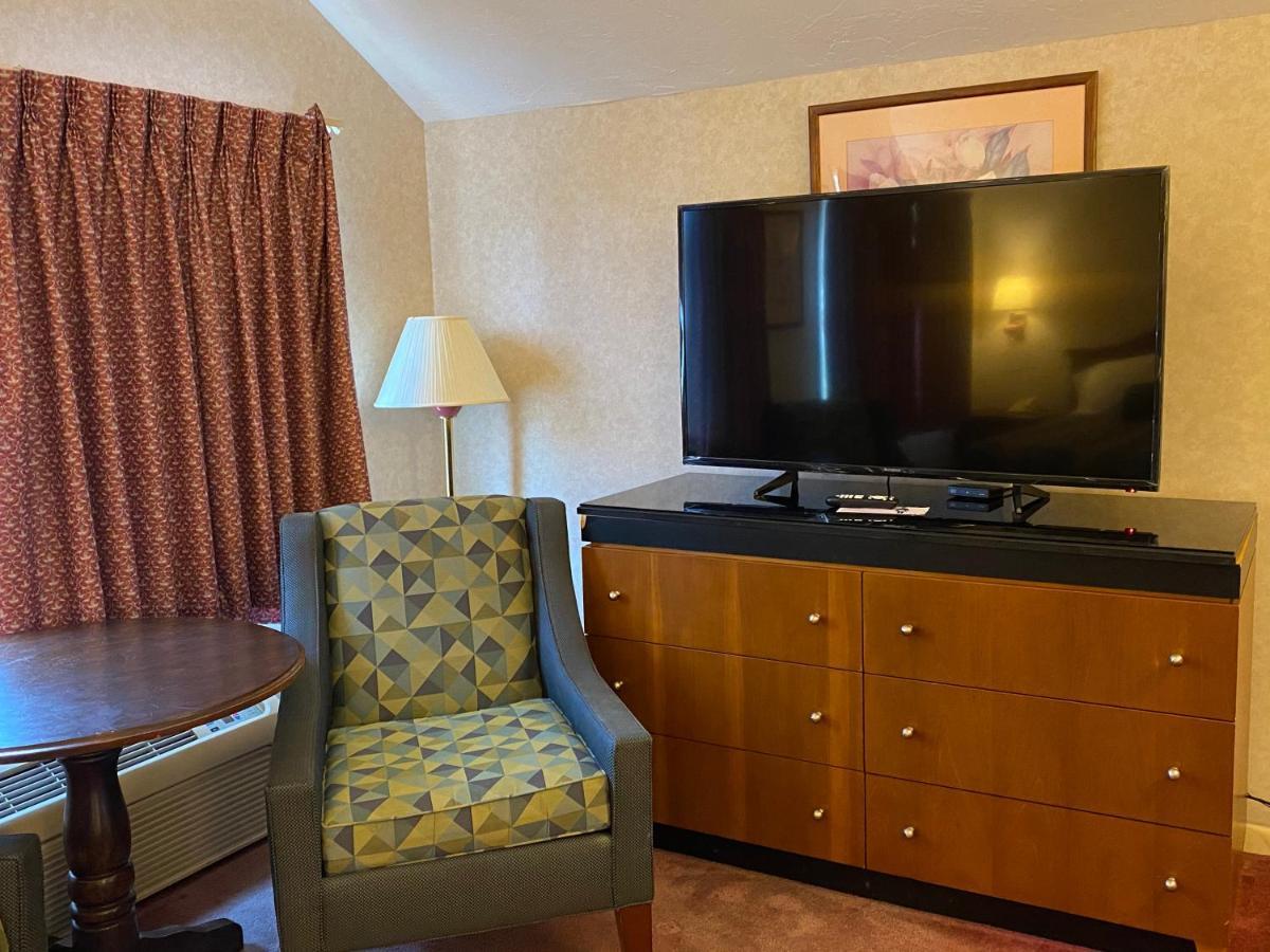 Economy Lodge 682 Main St סטרברידג' מראה חיצוני תמונה
