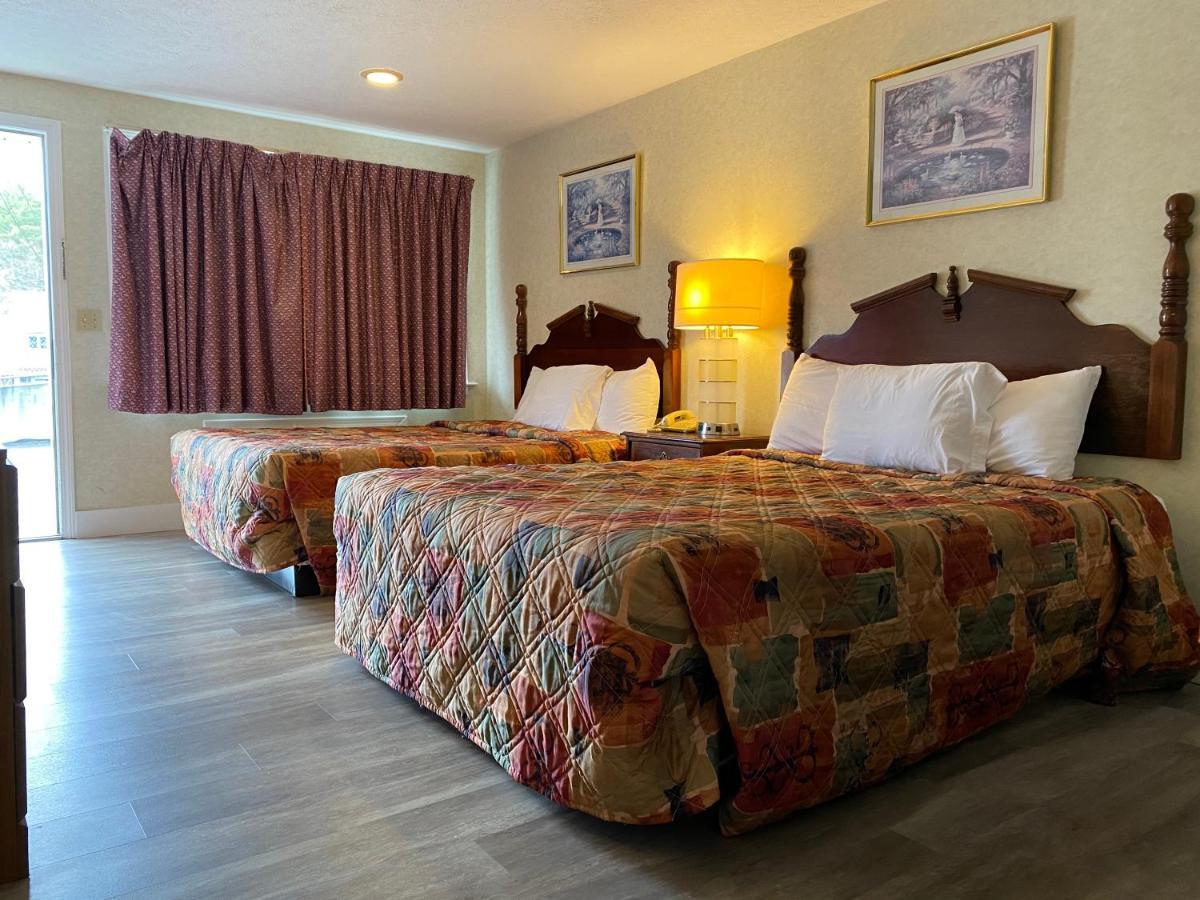 Economy Lodge 682 Main St סטרברידג' מראה חיצוני תמונה