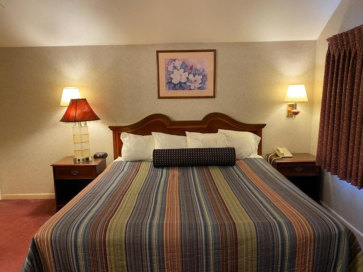 Economy Lodge 682 Main St סטרברידג' מראה חיצוני תמונה