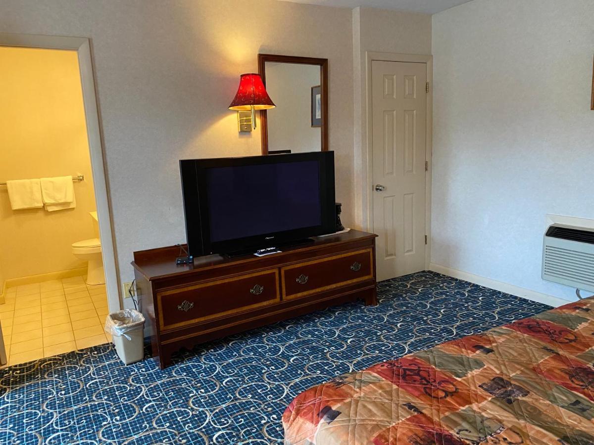 Economy Lodge 682 Main St סטרברידג' מראה חיצוני תמונה