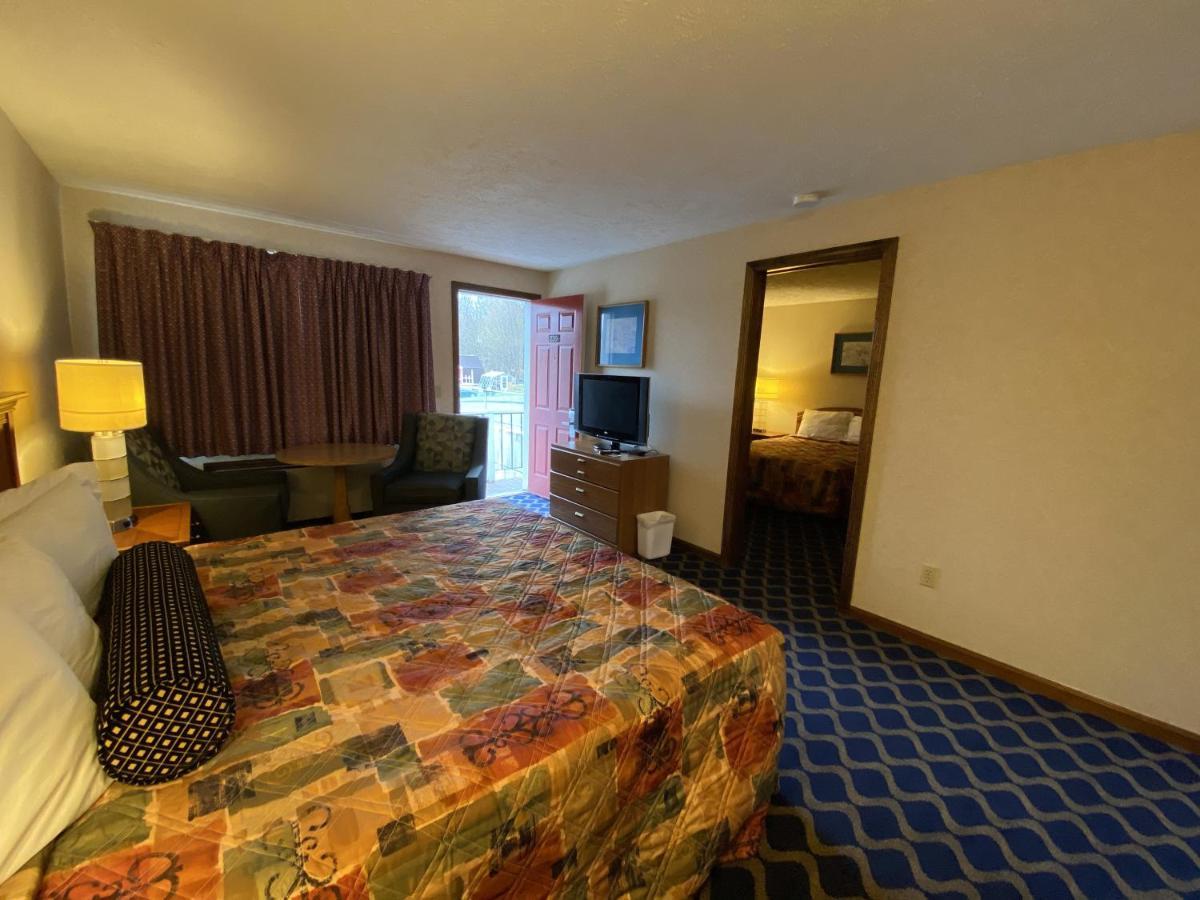 Economy Lodge 682 Main St סטרברידג' מראה חיצוני תמונה