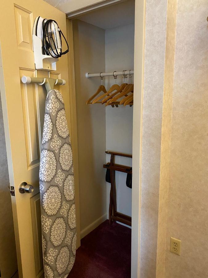 Economy Lodge 682 Main St סטרברידג' מראה חיצוני תמונה