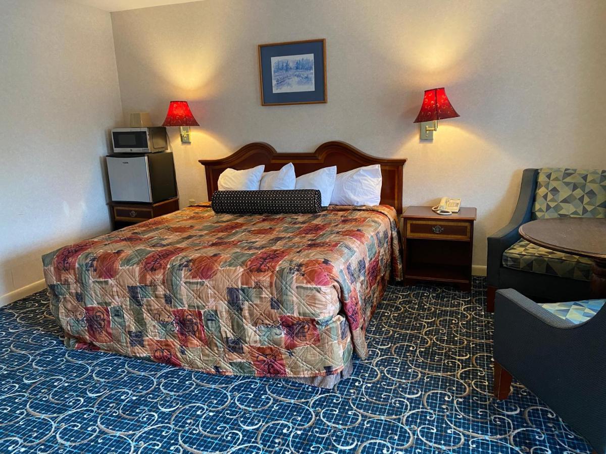 Economy Lodge 682 Main St סטרברידג' מראה חיצוני תמונה