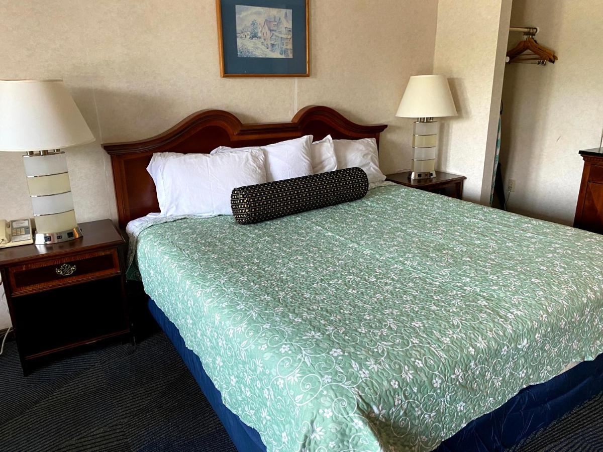 Economy Lodge 682 Main St סטרברידג' מראה חיצוני תמונה