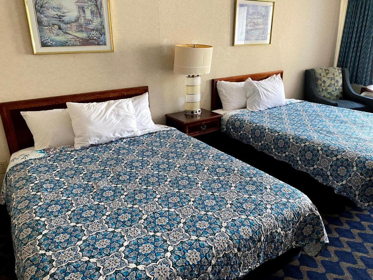 Economy Lodge 682 Main St סטרברידג' מראה חיצוני תמונה