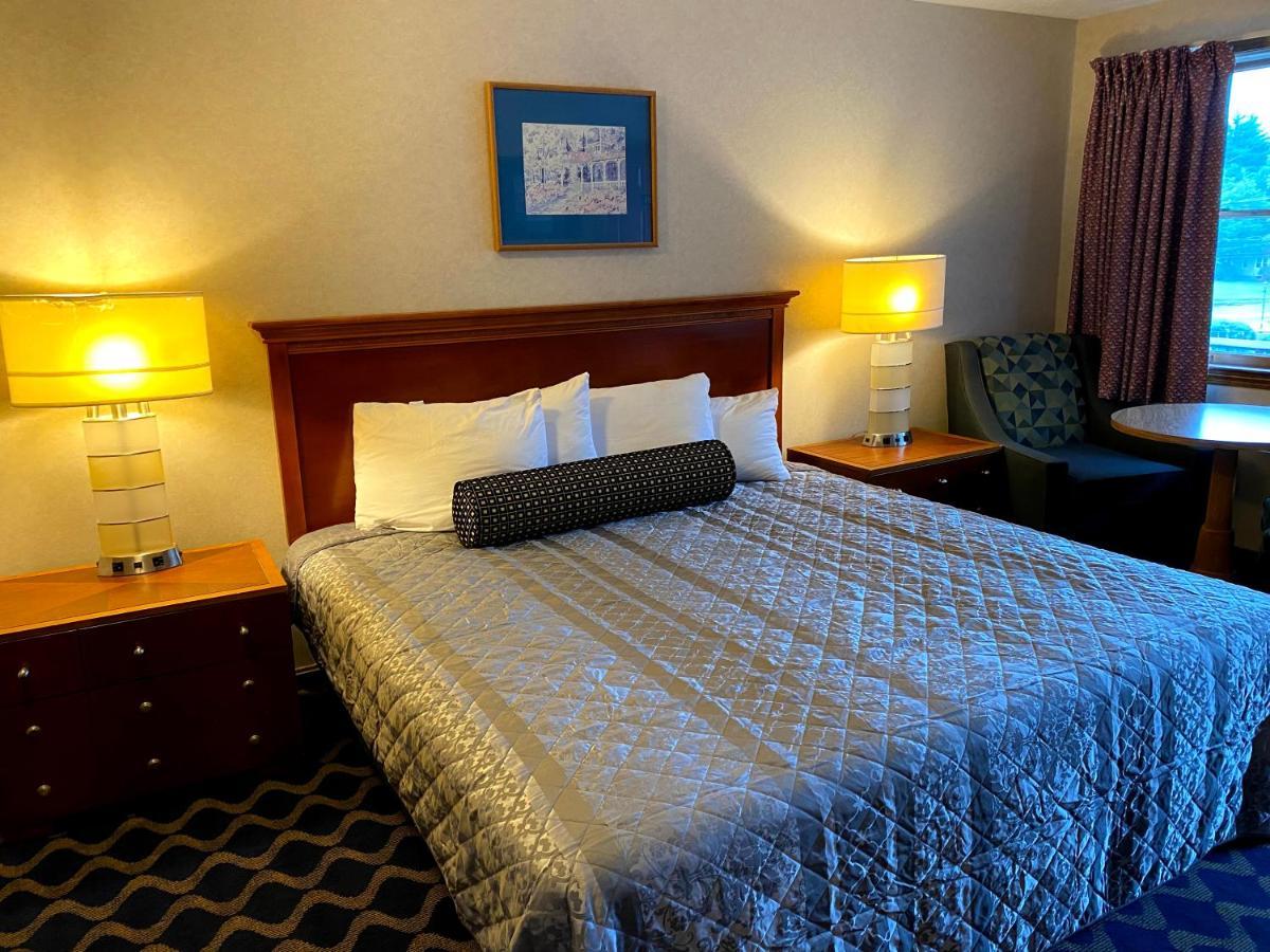 Economy Lodge 682 Main St סטרברידג' מראה חיצוני תמונה