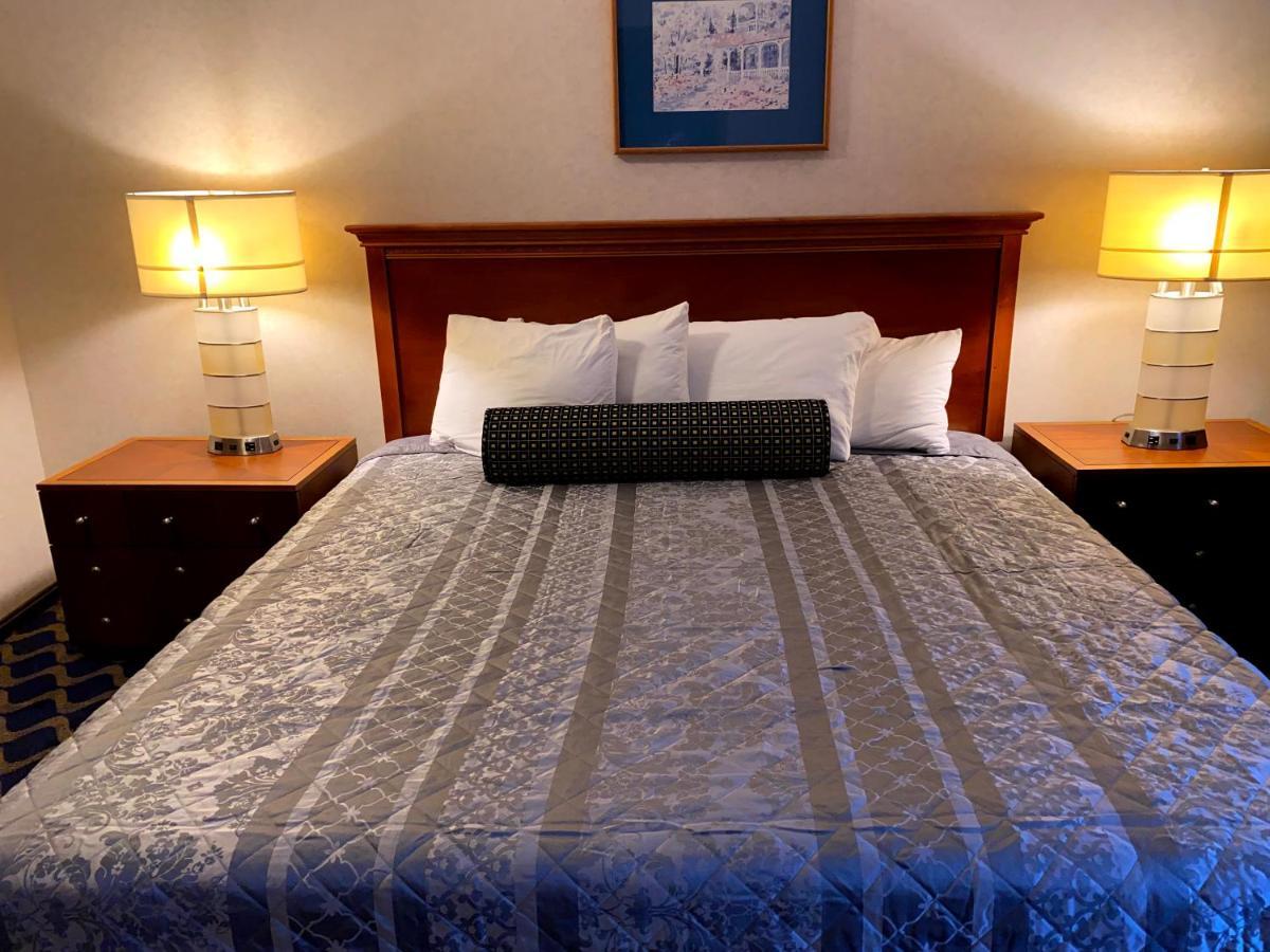 Economy Lodge 682 Main St סטרברידג' מראה חיצוני תמונה