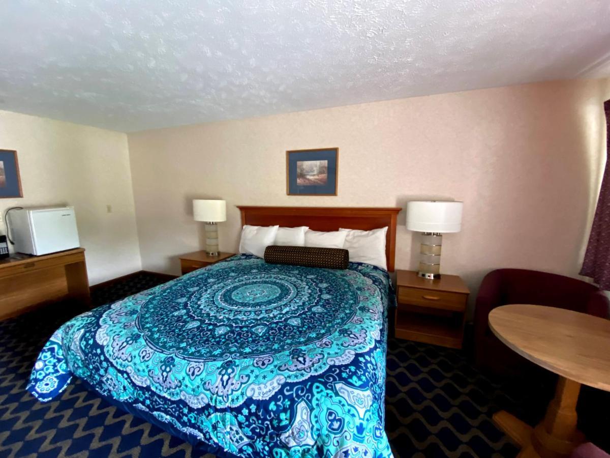 Economy Lodge 682 Main St סטרברידג' מראה חיצוני תמונה