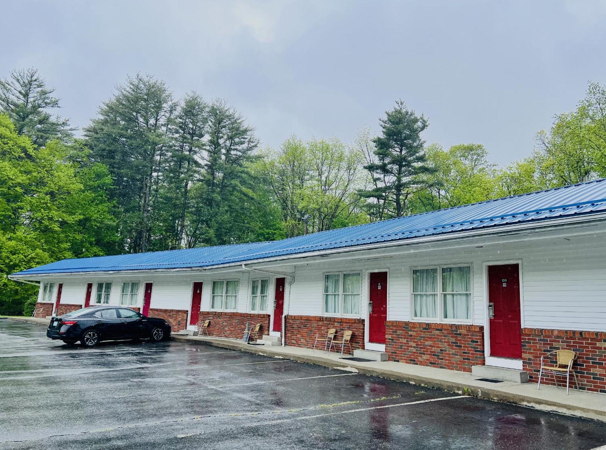 Economy Lodge 682 Main St סטרברידג' מראה חיצוני תמונה