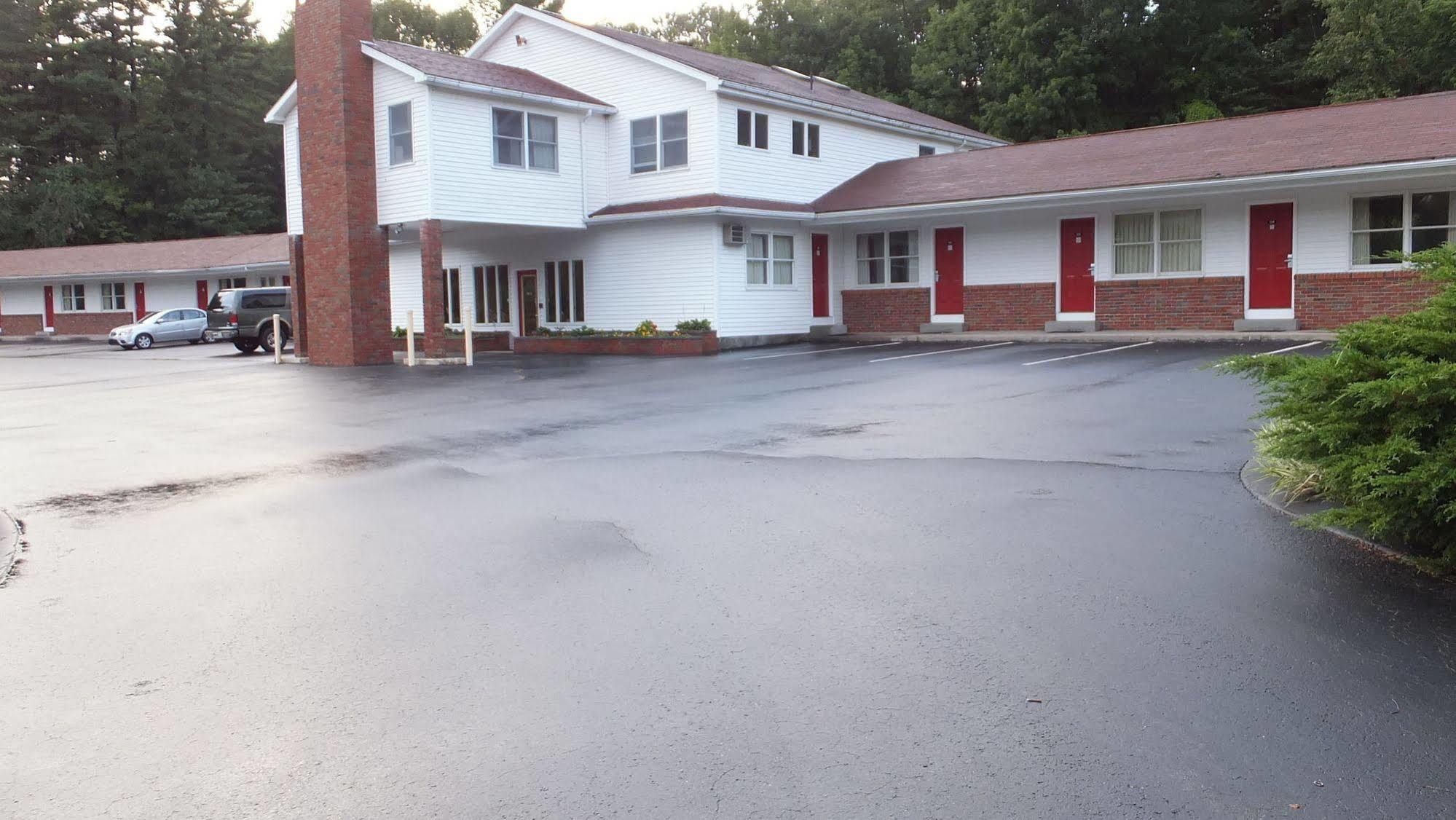 Economy Lodge 682 Main St סטרברידג' מראה חיצוני תמונה