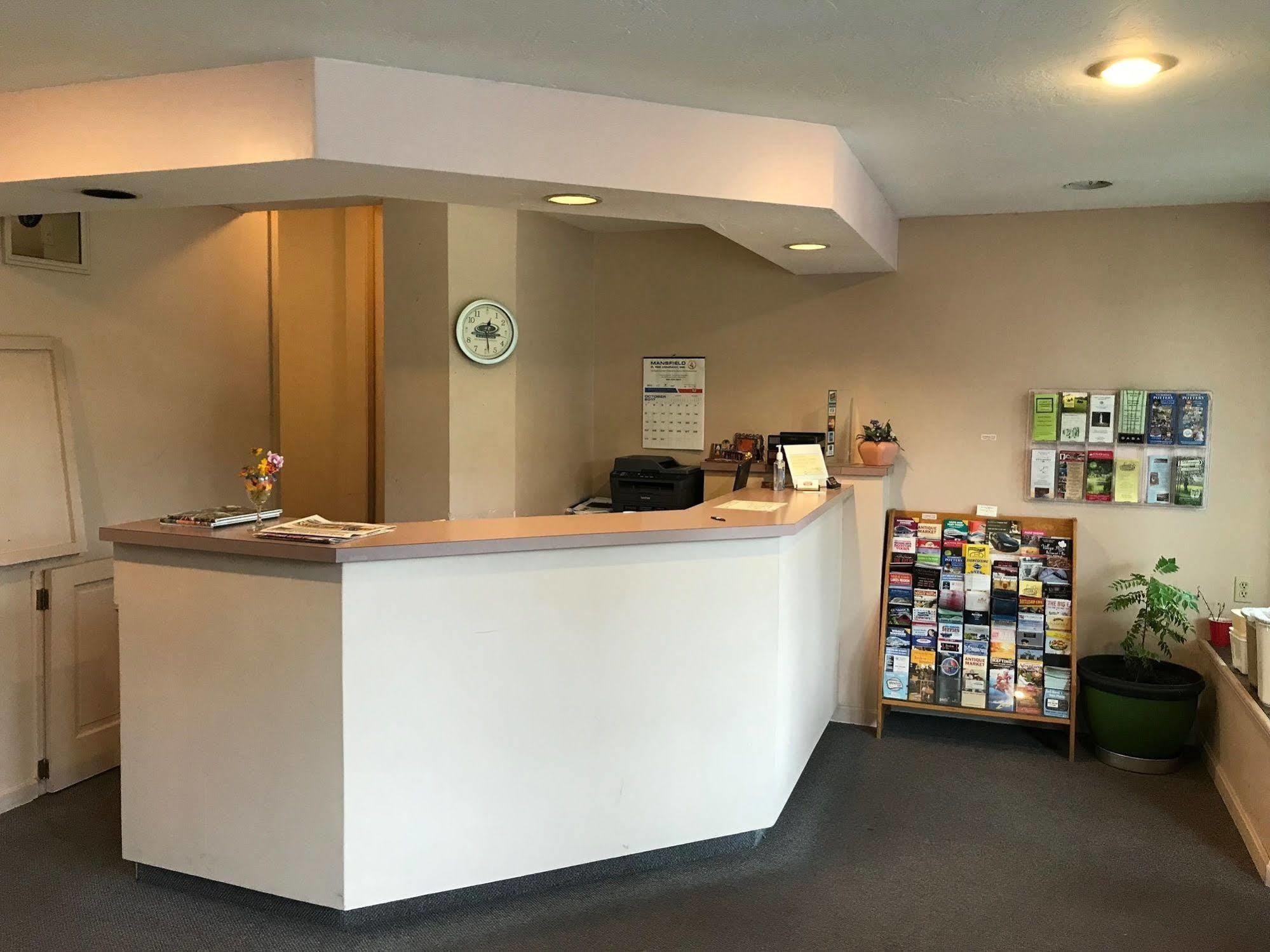 Economy Lodge 682 Main St סטרברידג' מראה חיצוני תמונה