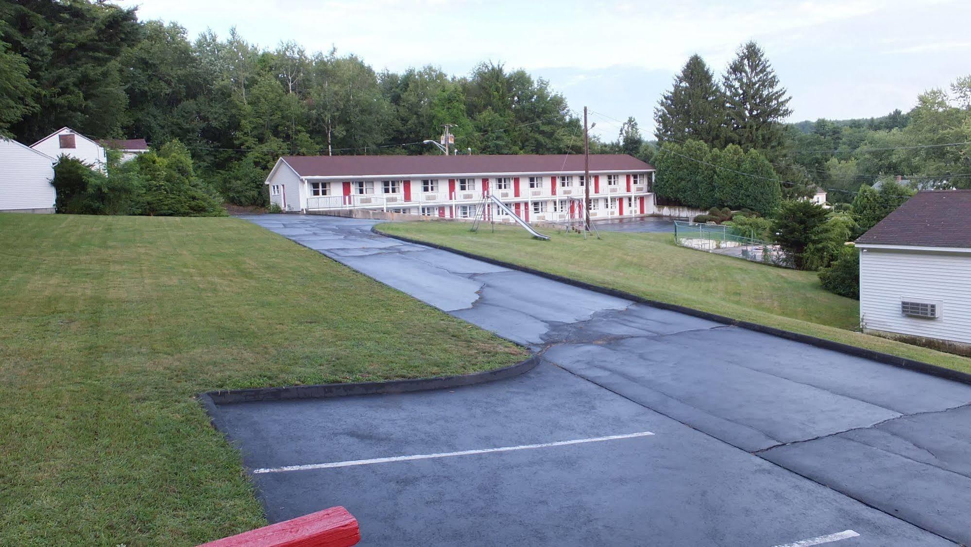 Economy Lodge 682 Main St סטרברידג' מראה חיצוני תמונה