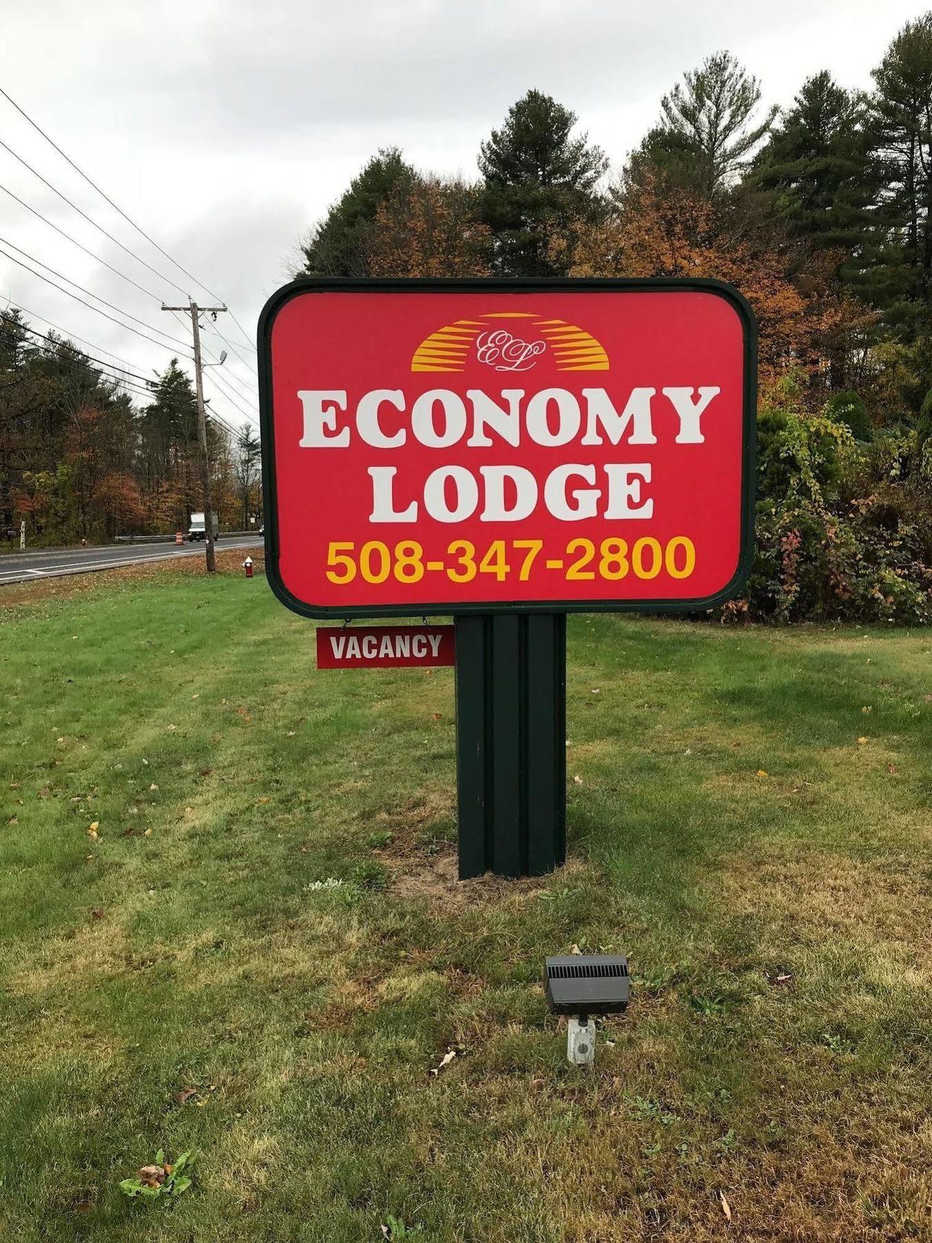 Economy Lodge 682 Main St סטרברידג' מראה חיצוני תמונה